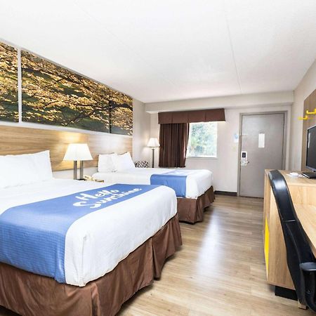 Days Inn By Wyndham Dayton Huber Heights Northeast Esterno foto