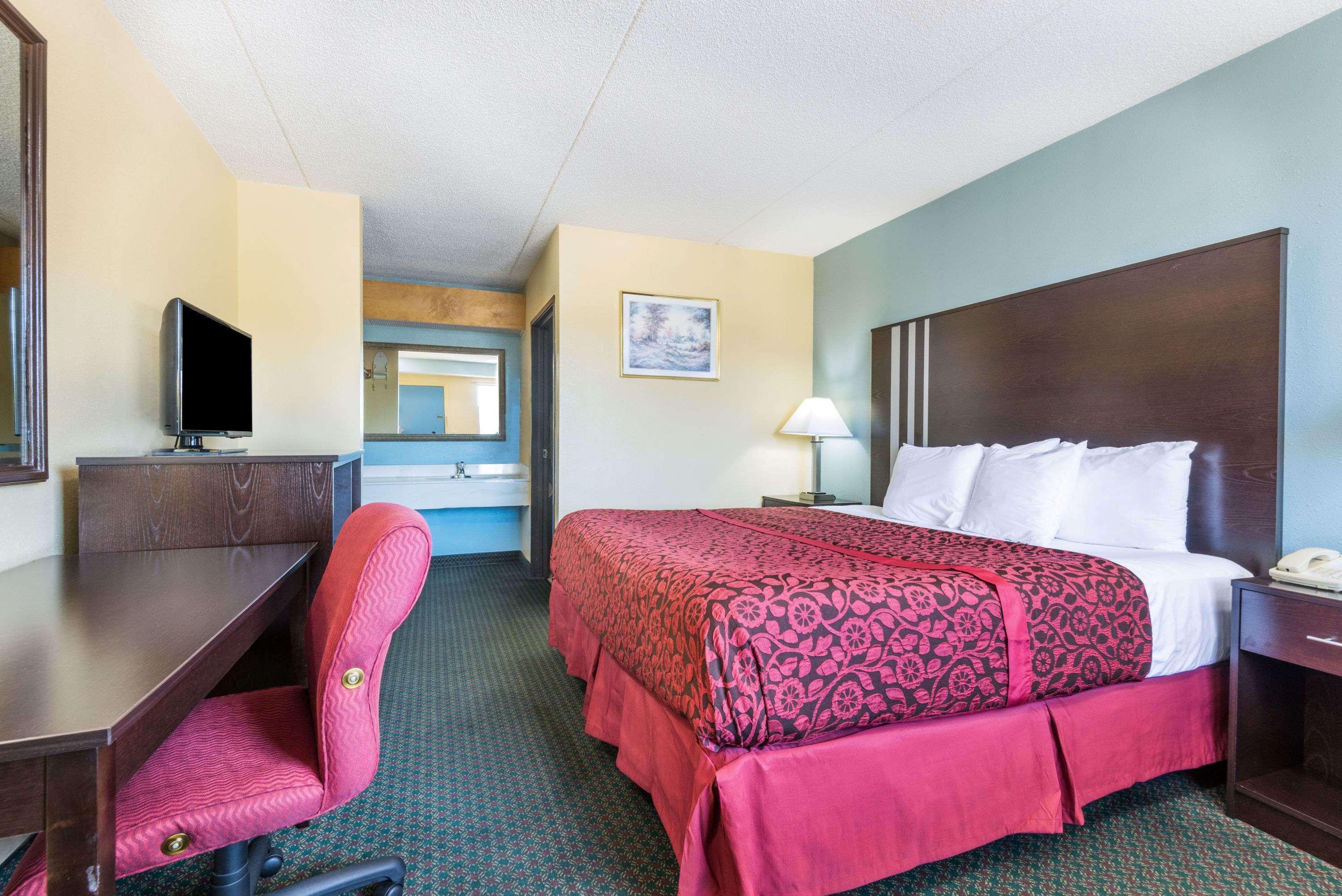 Days Inn By Wyndham Dayton Huber Heights Northeast Esterno foto