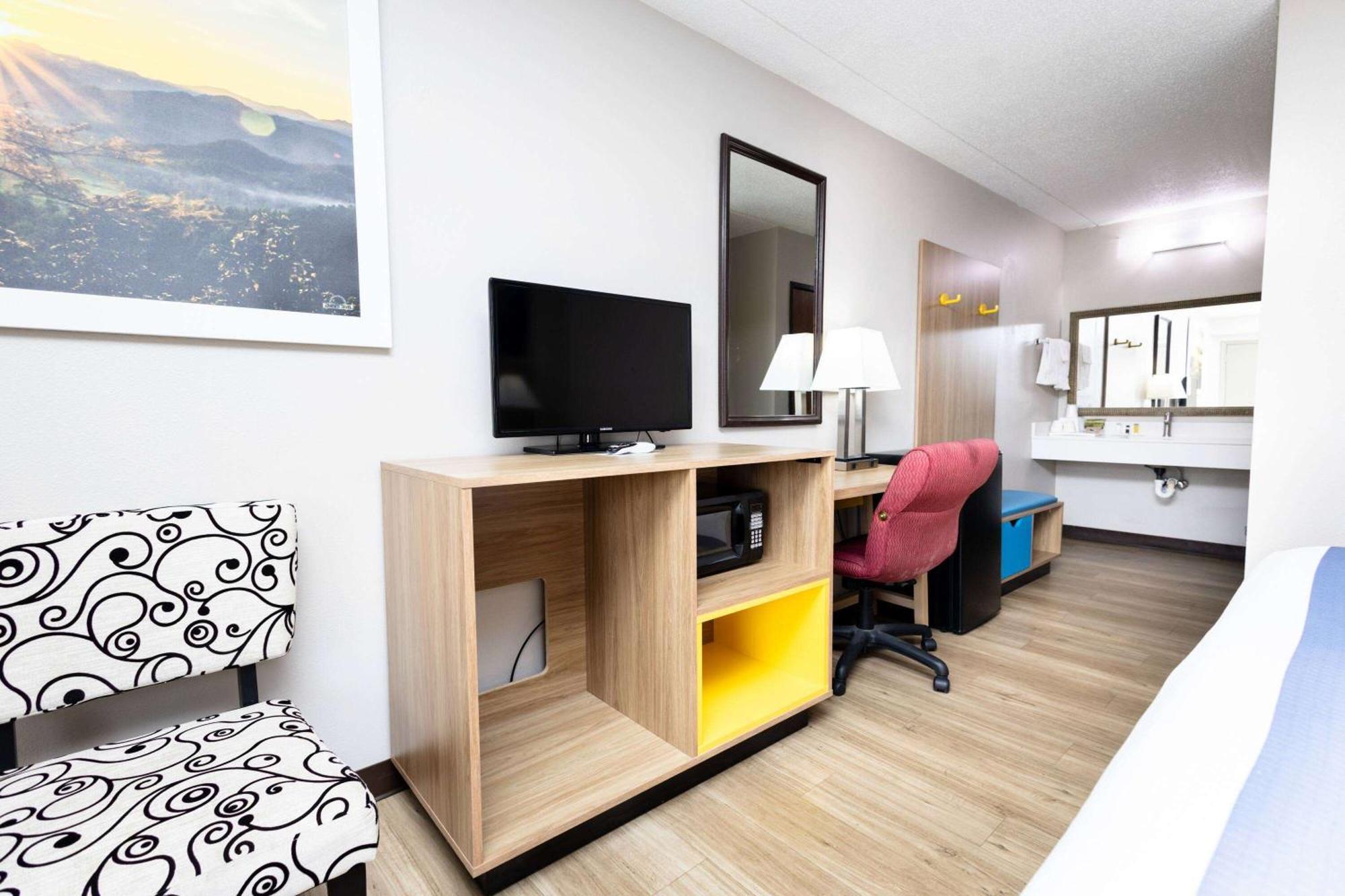 Days Inn By Wyndham Dayton Huber Heights Northeast Esterno foto