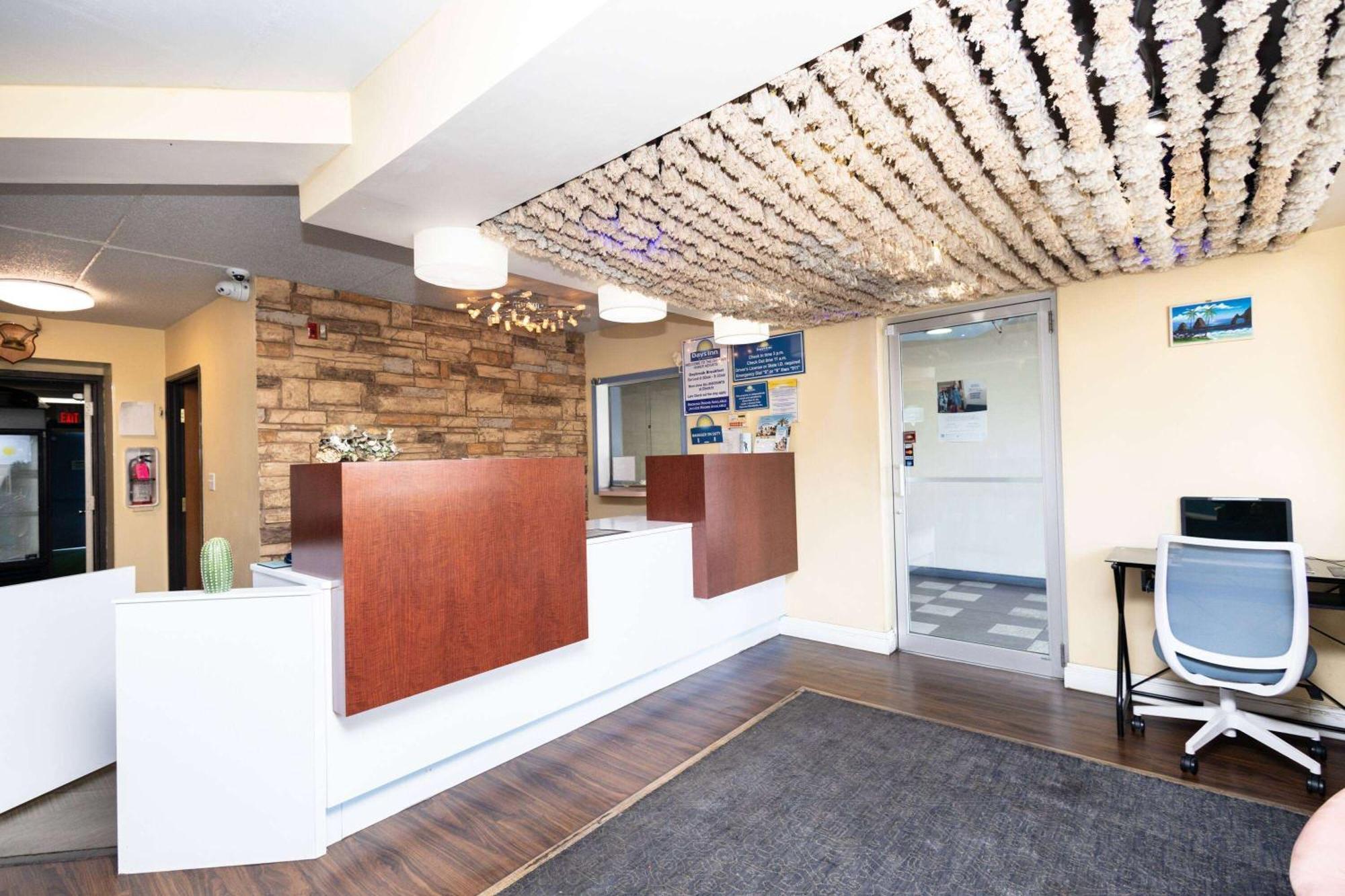 Days Inn By Wyndham Dayton Huber Heights Northeast Esterno foto