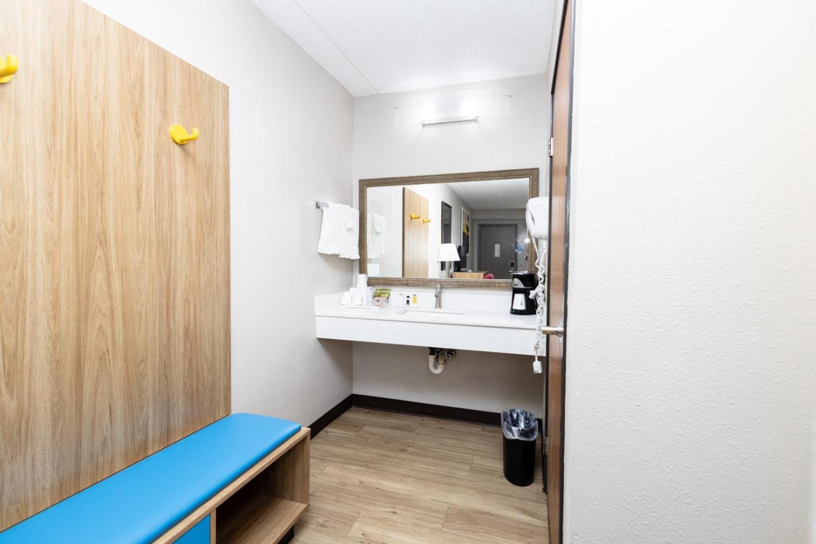 Days Inn By Wyndham Dayton Huber Heights Northeast Esterno foto