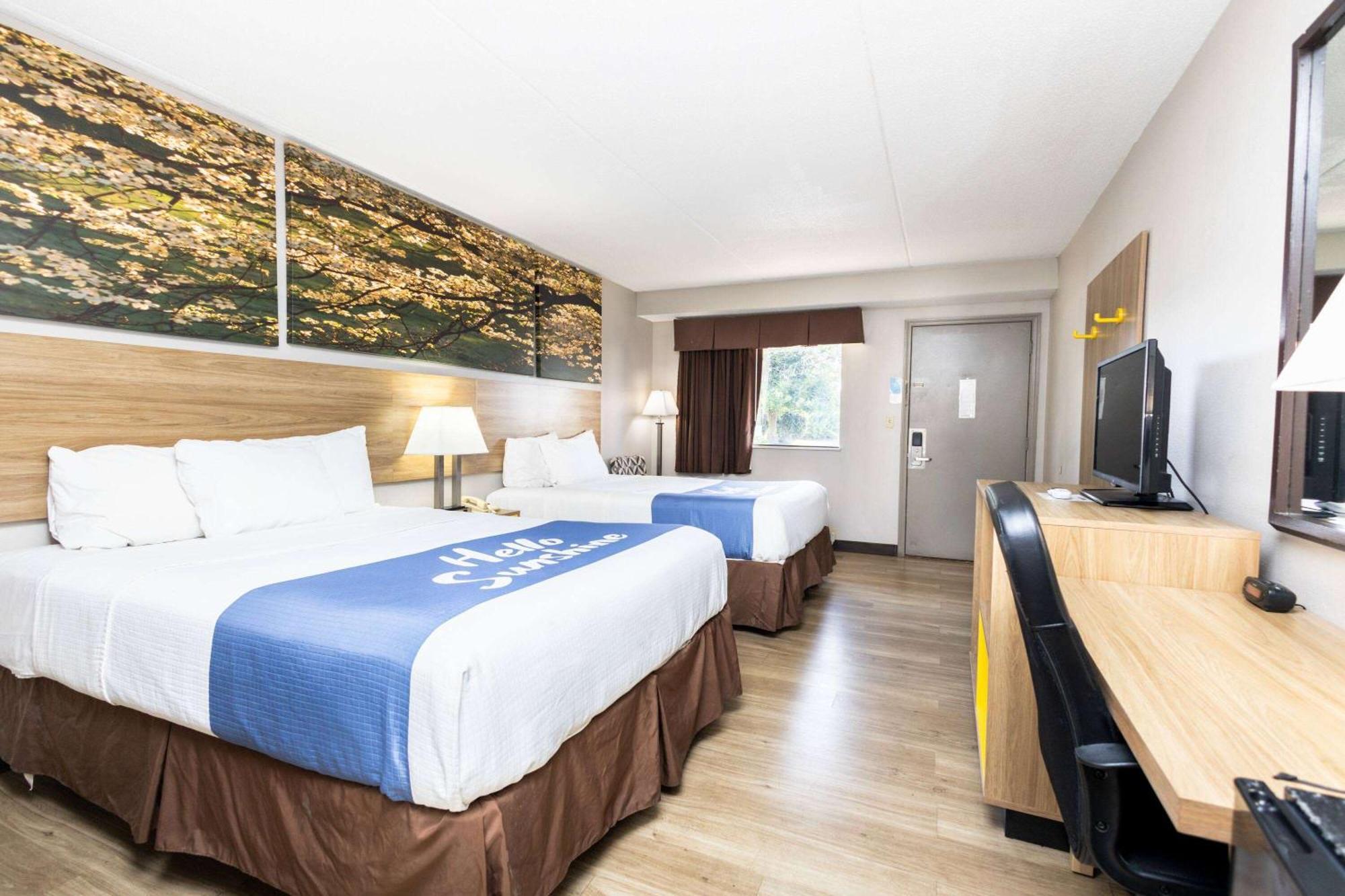 Days Inn By Wyndham Dayton Huber Heights Northeast Esterno foto