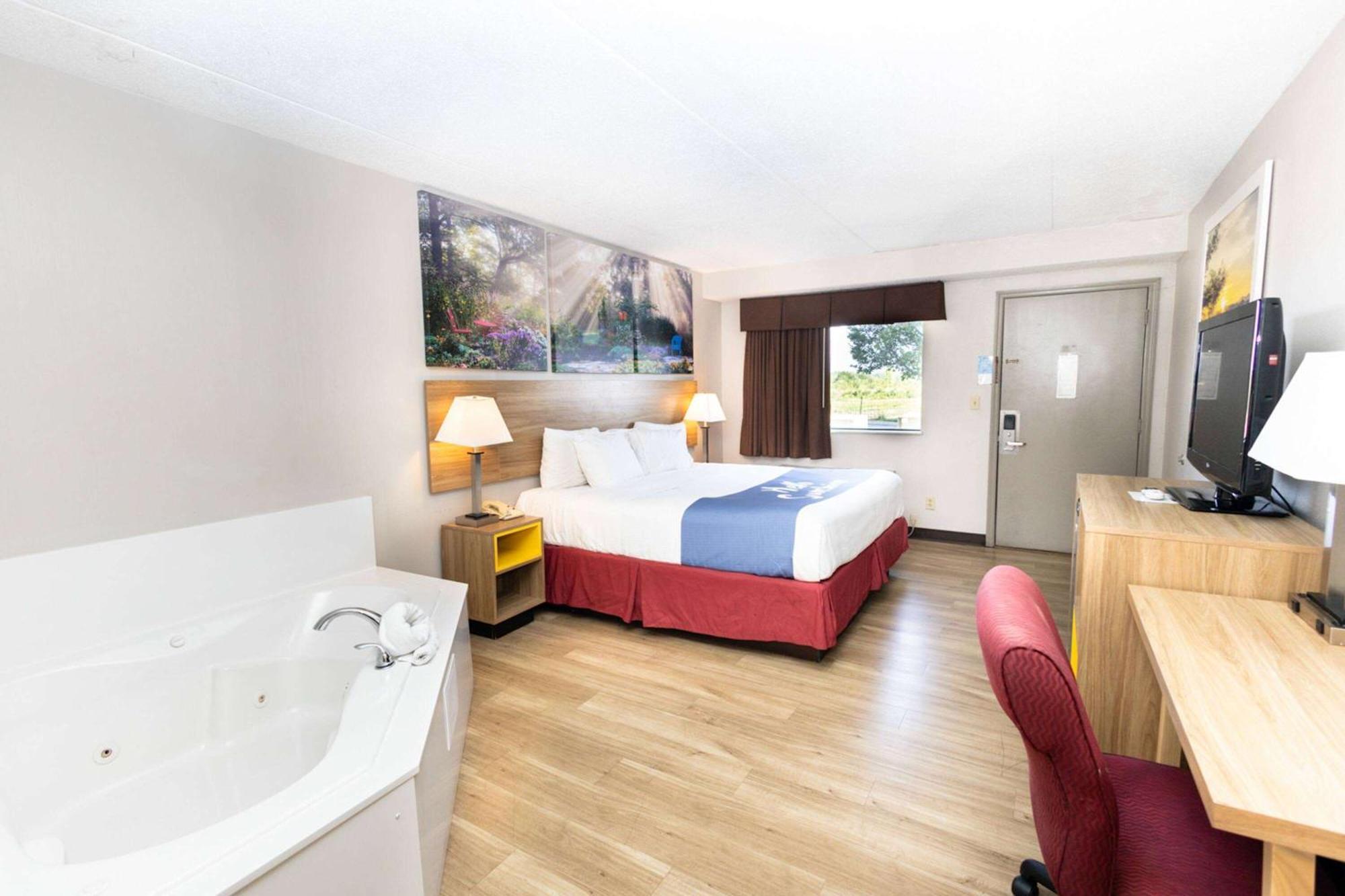Days Inn By Wyndham Dayton Huber Heights Northeast Esterno foto